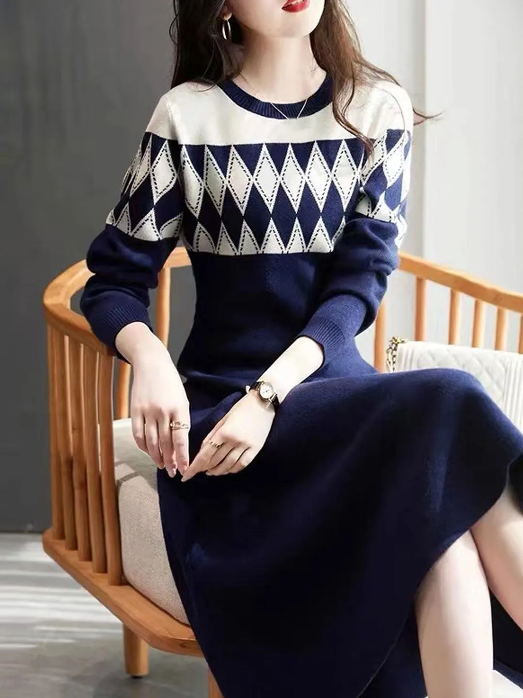 Trinity Elegant Crew Neck Contrast Knitted Dress