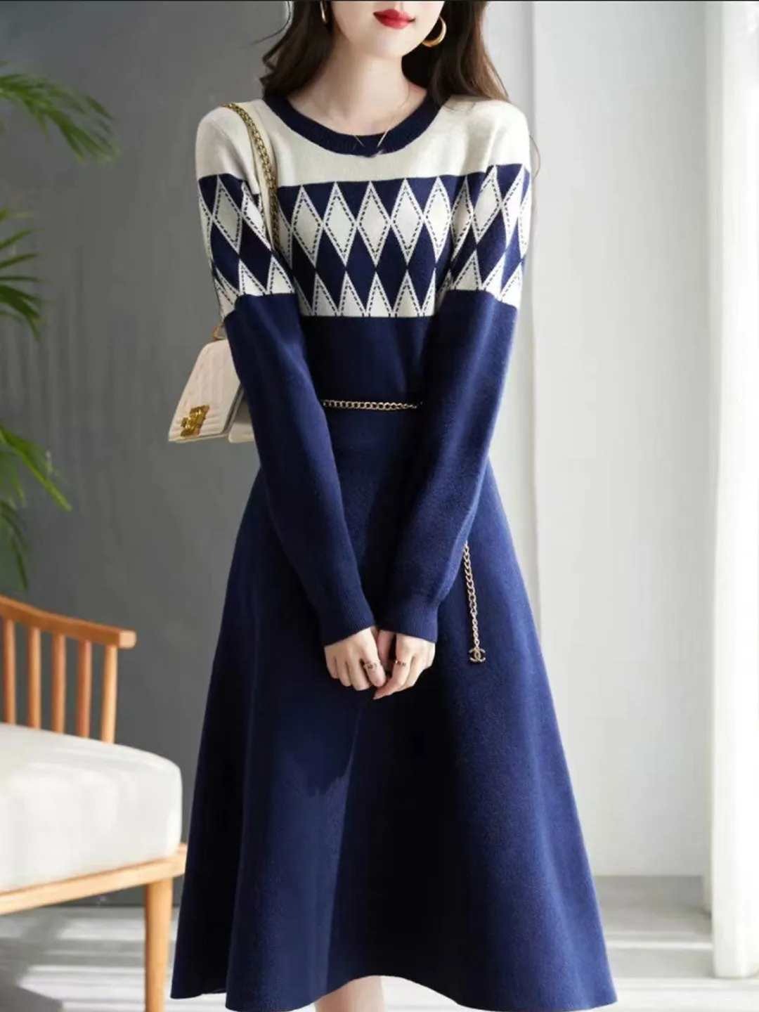 Trinity Elegant Crew Neck Contrast Knitted Dress